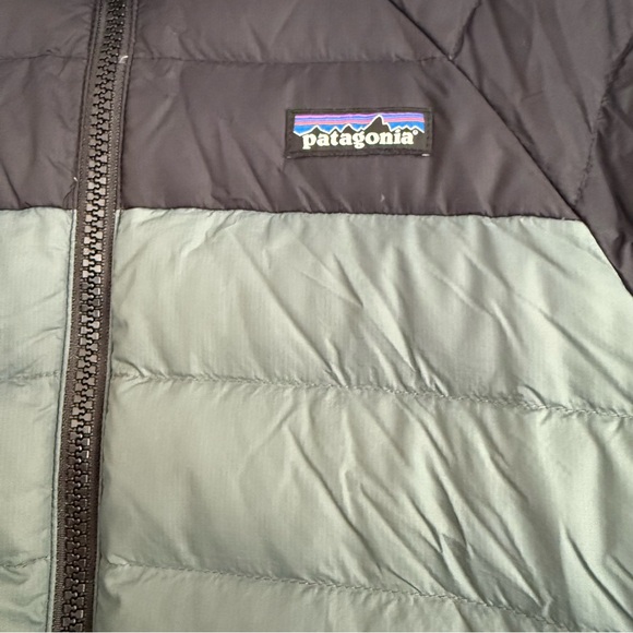 Patagonia Kid's Reversible Down Sweater Hoody in Fitz Roy Patchwork - Picture 3 of 11